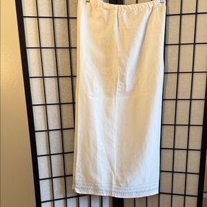 Sherry Taylor Elegant White Women's Embroidered Capri’s
